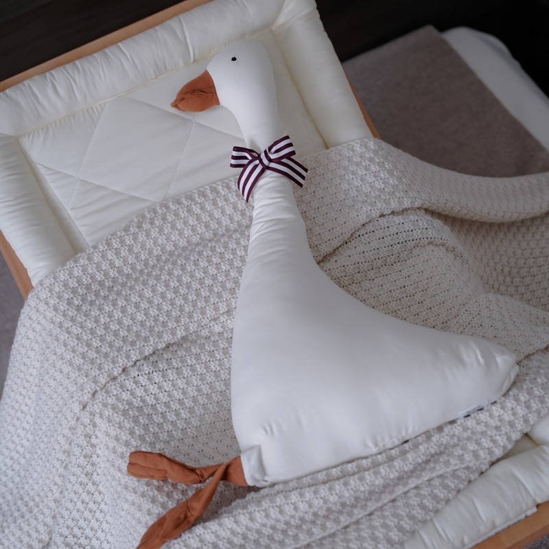 Peluche a forma di oca in tess - Baby Nursery Layout recensione e prezzo